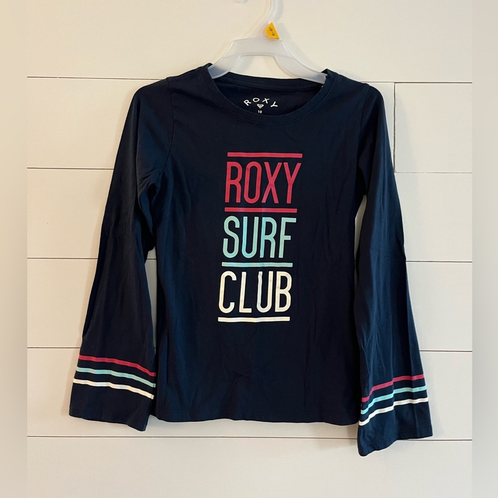 Girls Roxy tee with wide flare sleeves!